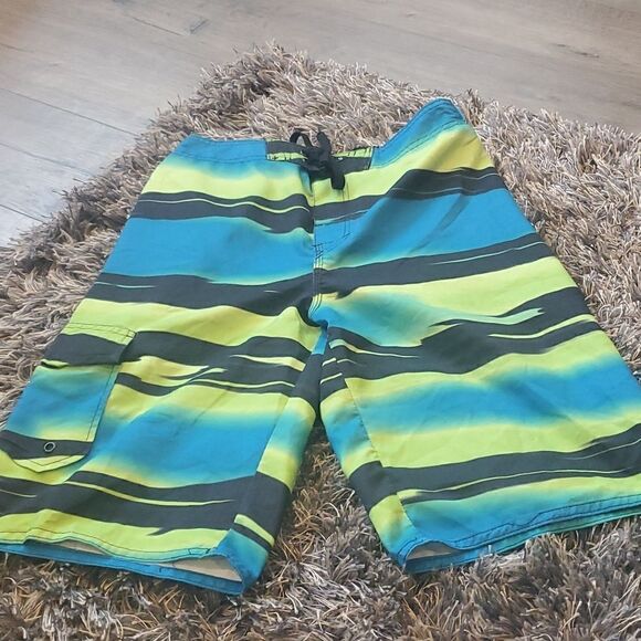 Boys Swim Trunks L  - Picture 1 of 5